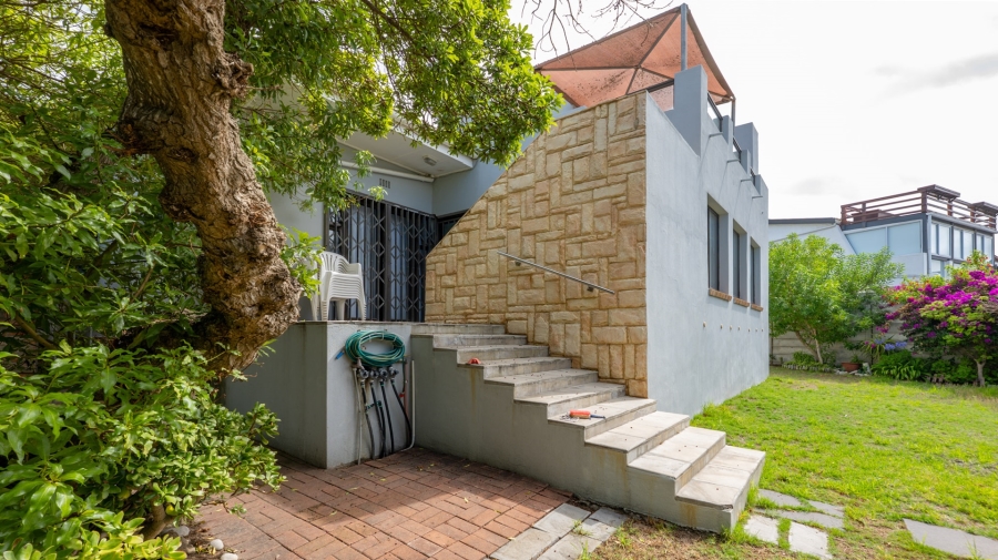 5 Bedroom Property for Sale in Struisbaai Western Cape